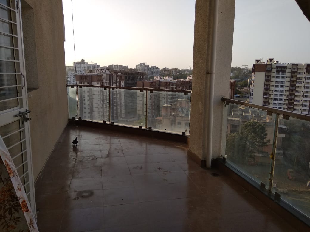 2 BHK well furnished floor in Abalone society.