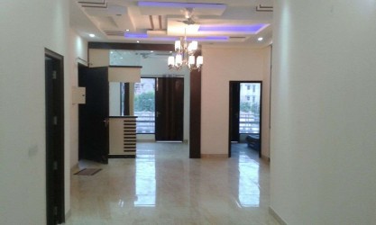Semi- Furnished 4 BHK First Floor in Agarwal street Gud Construction Quality